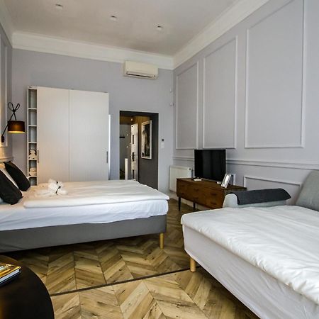 Wilson'S Oktogon Square Suite Apartment بودابست المظهر الخارجي الصورة