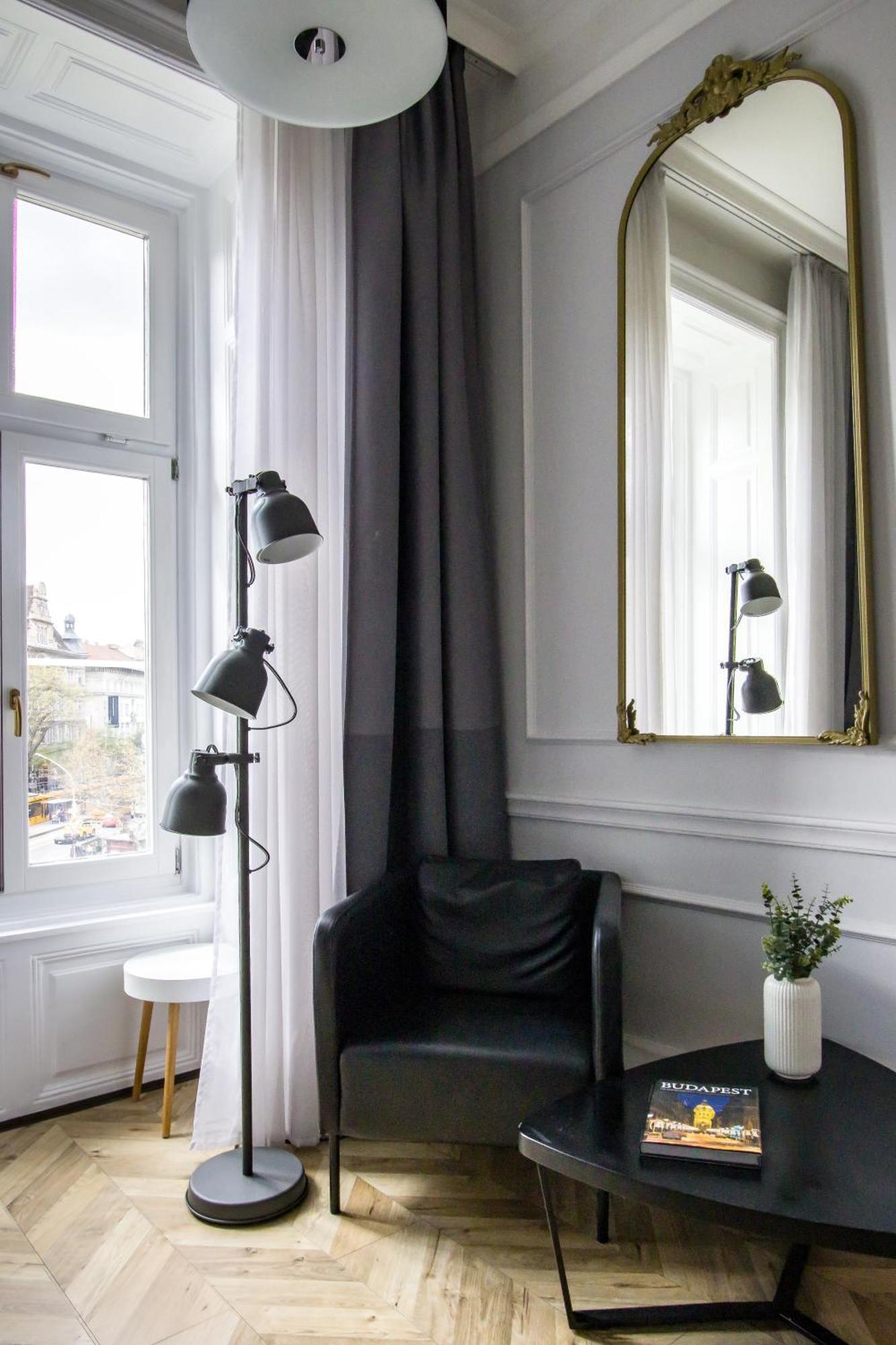 Wilson'S Oktogon Square Suite Apartment بودابست المظهر الخارجي الصورة