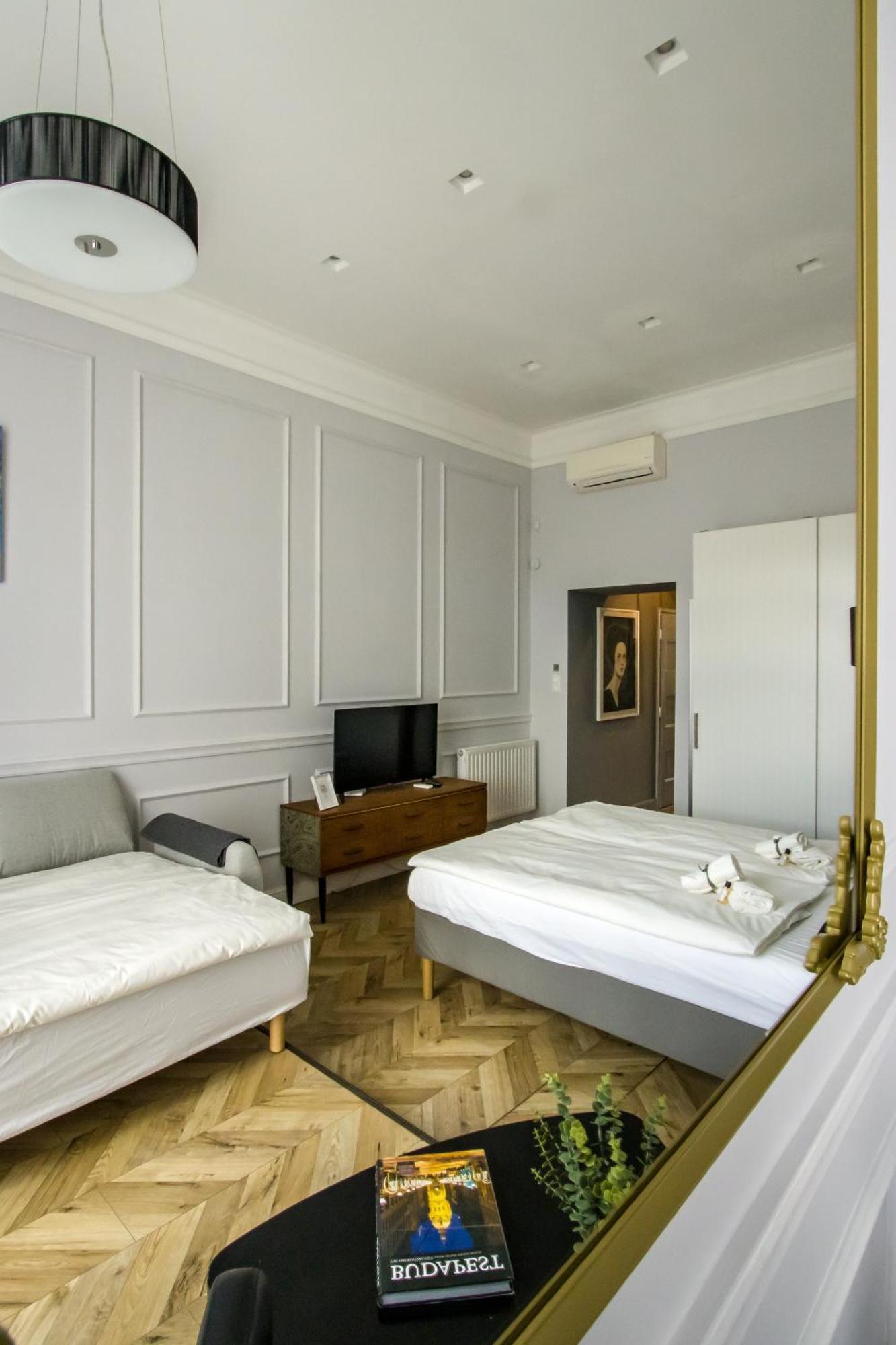 Wilson'S Oktogon Square Suite Apartment بودابست المظهر الخارجي الصورة