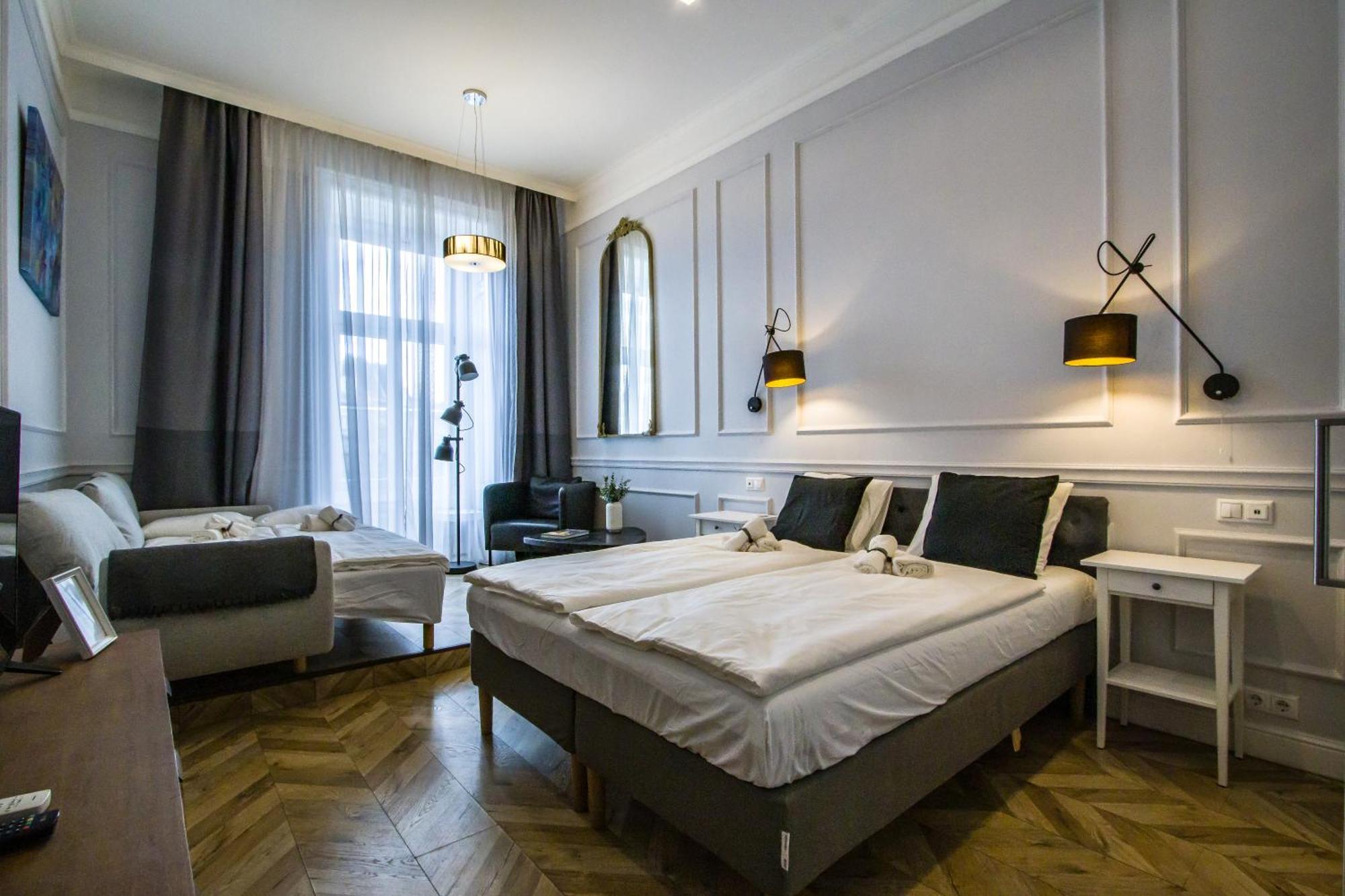 Wilson'S Oktogon Square Suite Apartment بودابست المظهر الخارجي الصورة