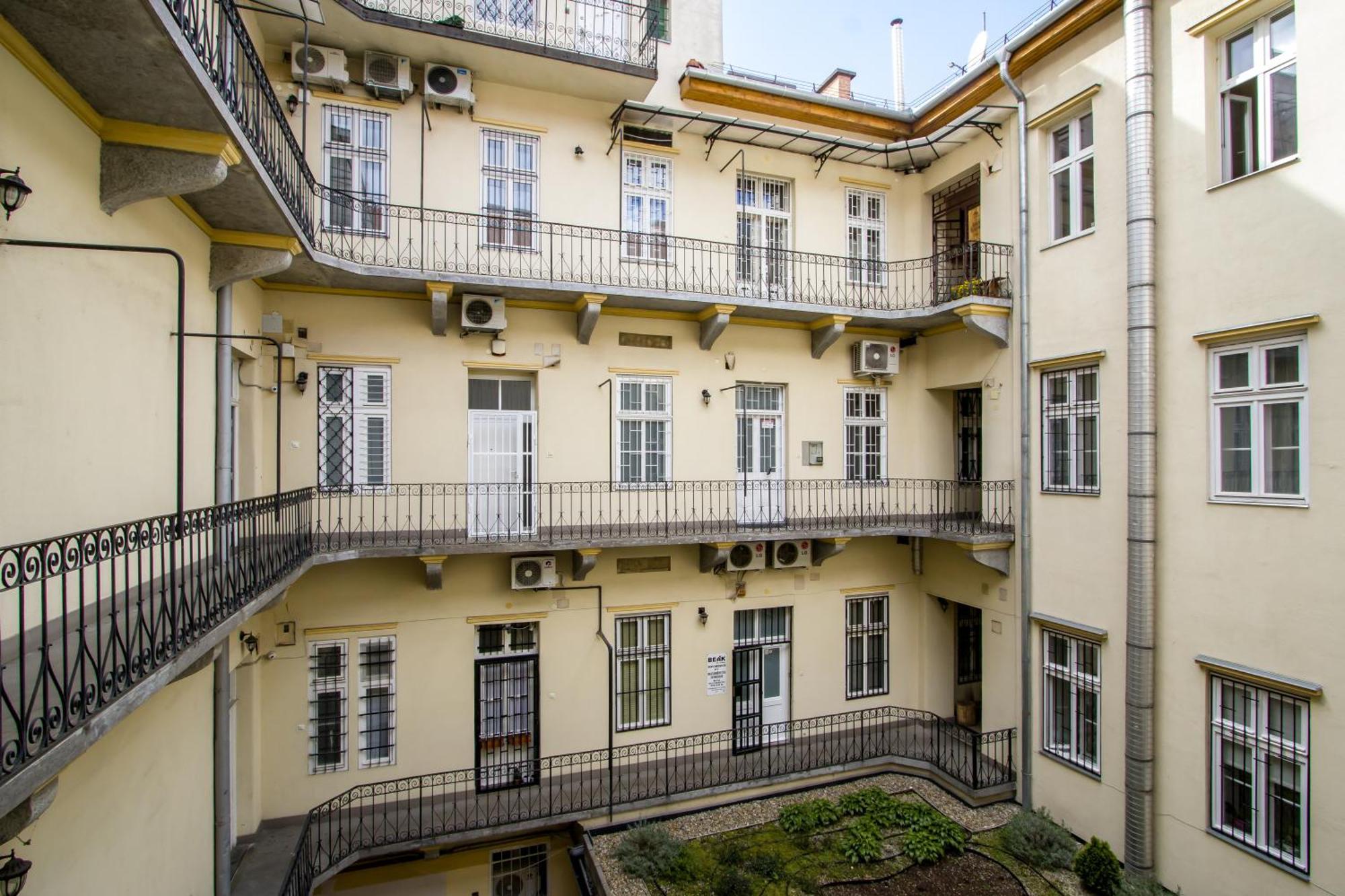 Wilson'S Oktogon Square Suite Apartment بودابست المظهر الخارجي الصورة